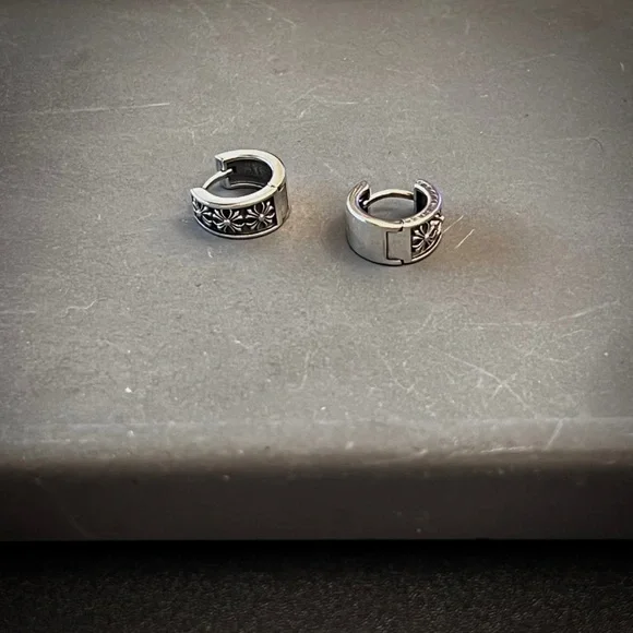 Chrome Hearts Silver Floral-Engraved Hoop Earrings - Picture 5 of 6